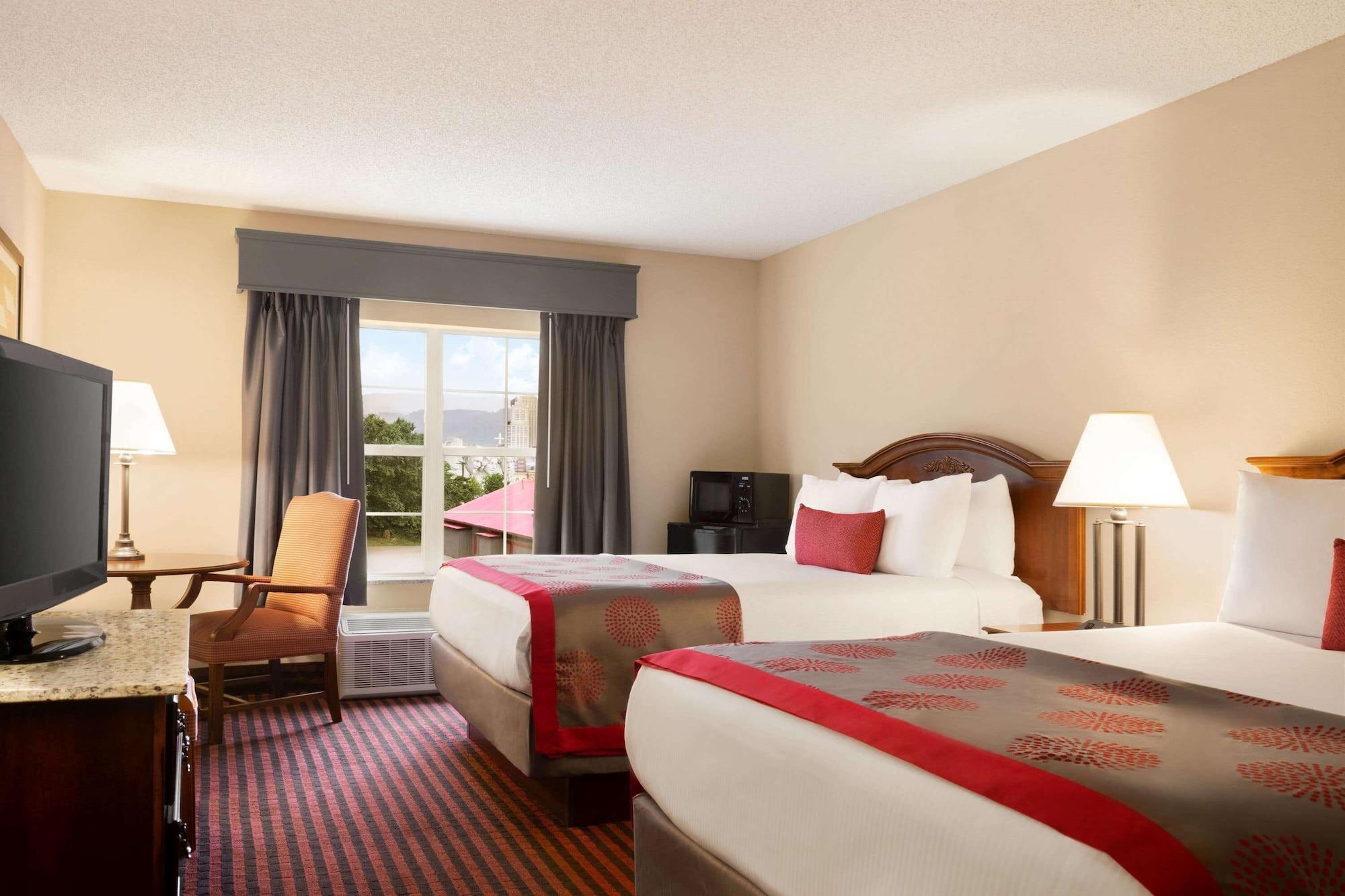 Hotel Ramada By Wyndham Pigeon Forge North Zewnętrze zdjęcie